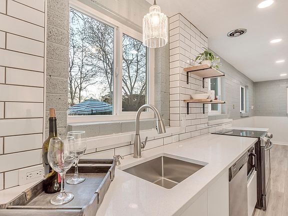 Image of 660 Grand, which is located on the lower level. This listing for 654 Grand is an upper level unit which has better views!