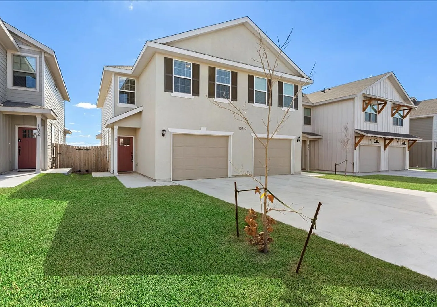 13710 Enzo Gate — Photo 1