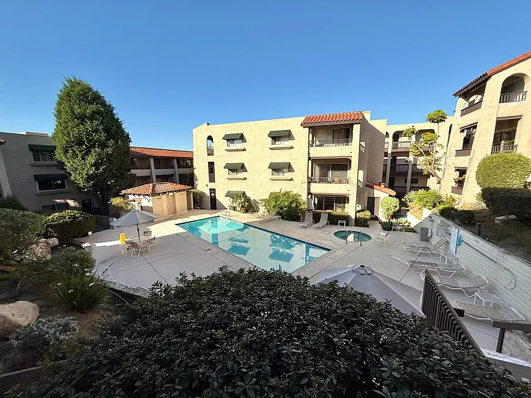 2522 Clairemont Dr #103 — Photo 10