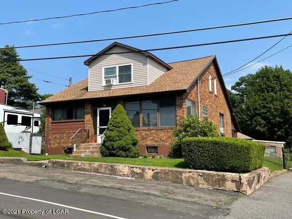 15 Tresckow Rd, McAdoo, PA 18237