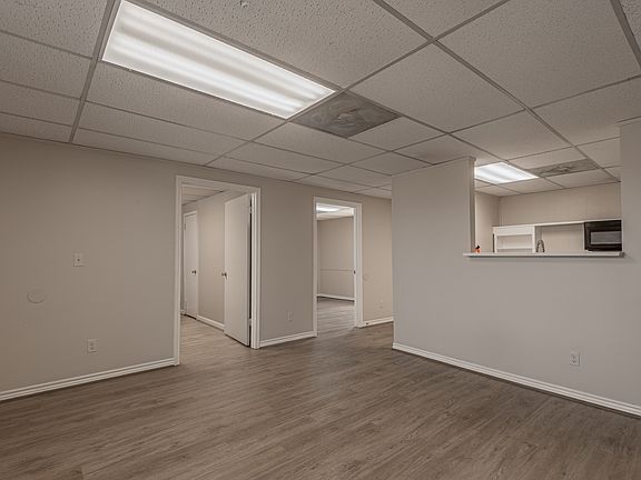4th image of 626 University Ave