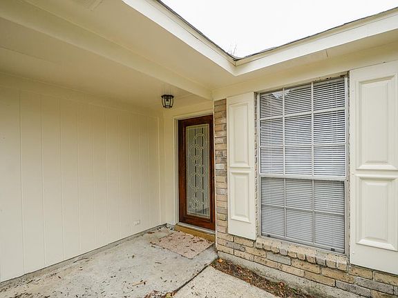 4th image of 22807 Braken Manor Ln