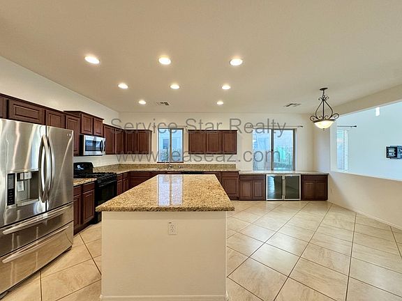 4th image of 16987 W Magnolia St