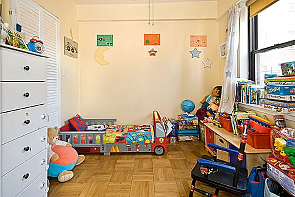 Sold by R New York | media 12