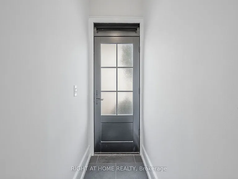 1095 Queen St E #2 — Photo 2
