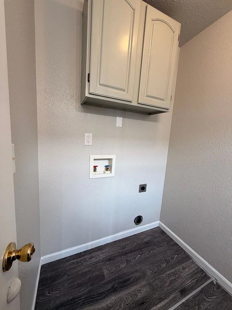 3-bedroom, 2.5-bathroom townhouse — Photo 3
