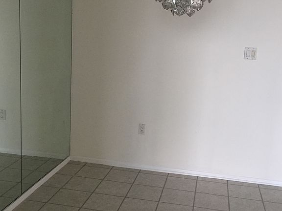 3rd image of 18031 Biscayne Blvd APT 1604