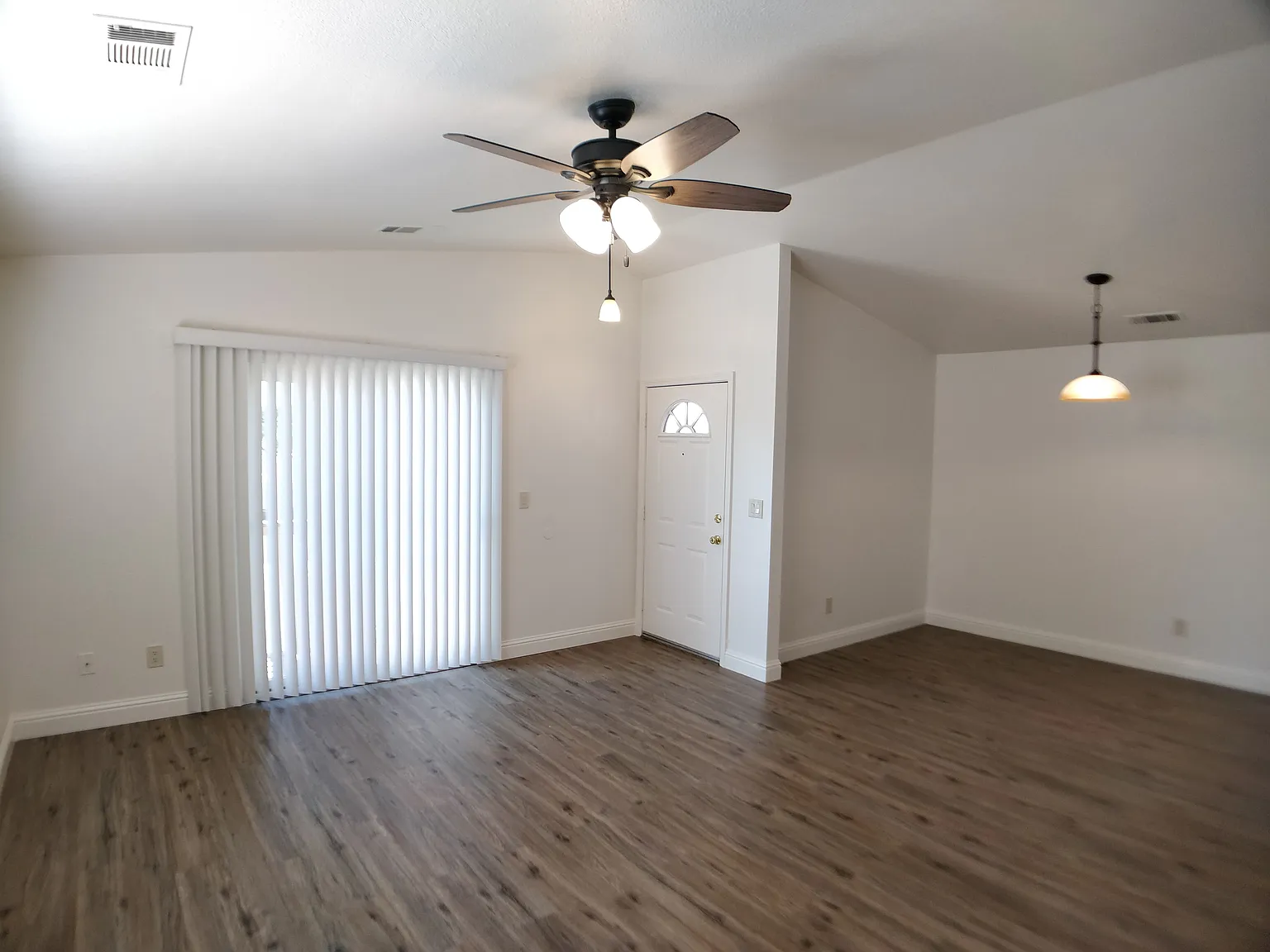 2 bed, 900 sqft, $1,295 — Photo 2