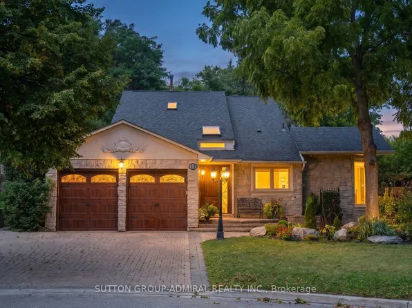 12 Saunders Ln, Markham, ON L3T 5K4