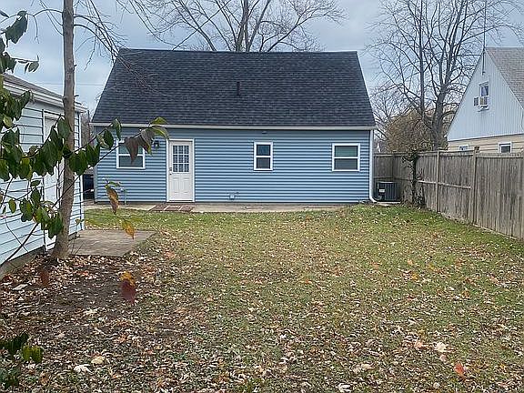 2nd image of 3034 Lincoln St
