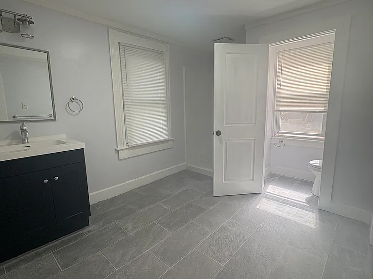 1740 Farmington Ave #2E — Photo 3
