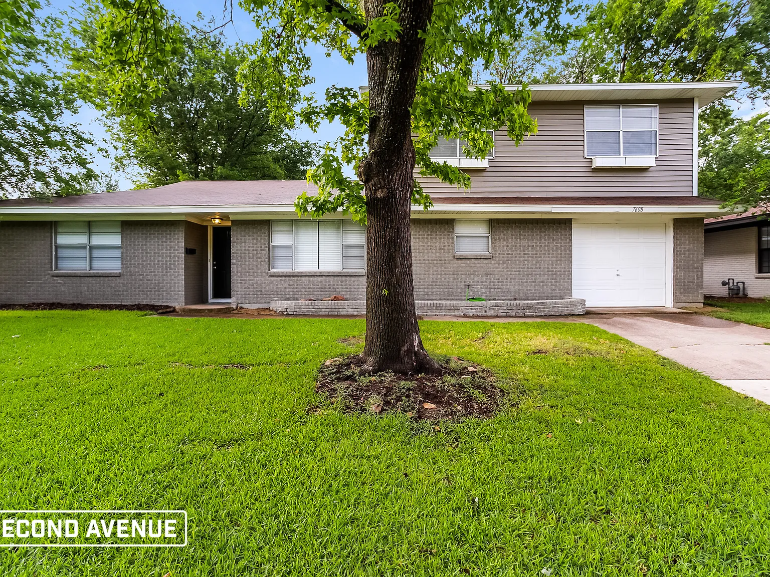 3 bed, 2.5 bath, 2576 sqft, $2,195 — Photo 1