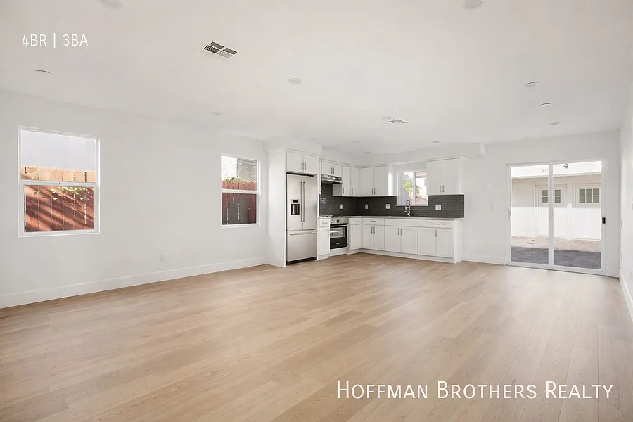 647 W 97th St Los Angeles, CA 90044 — Photo 2