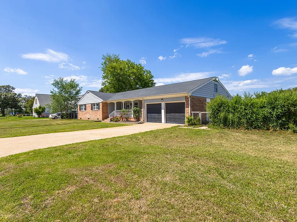 414 Shoreline Dr