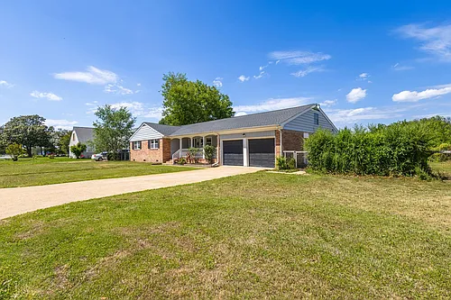 414 Shoreline Dr Photo 1