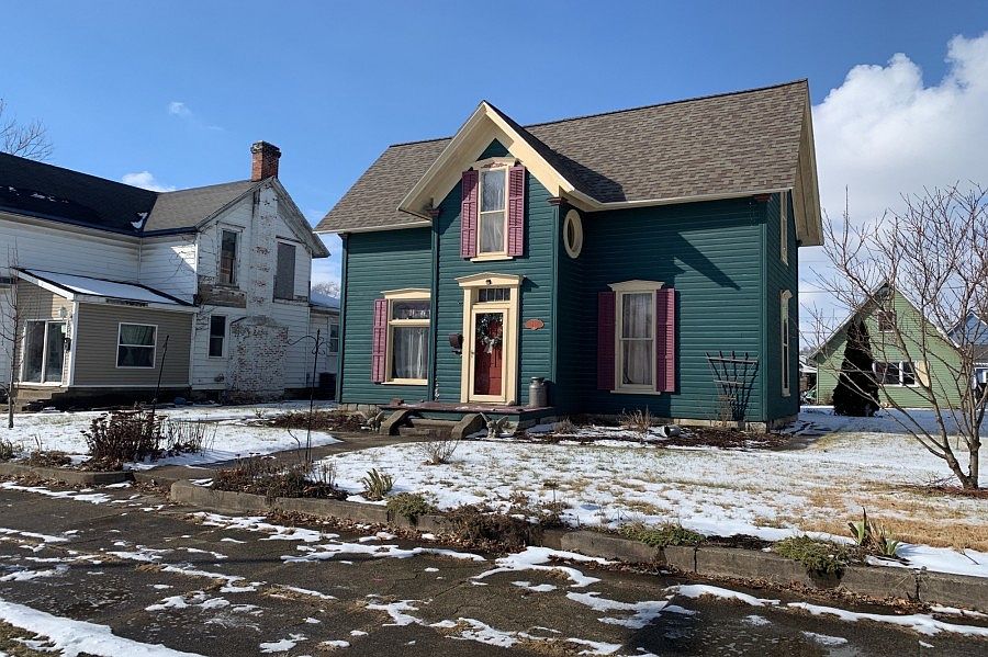 2nd image of 212 E Main St