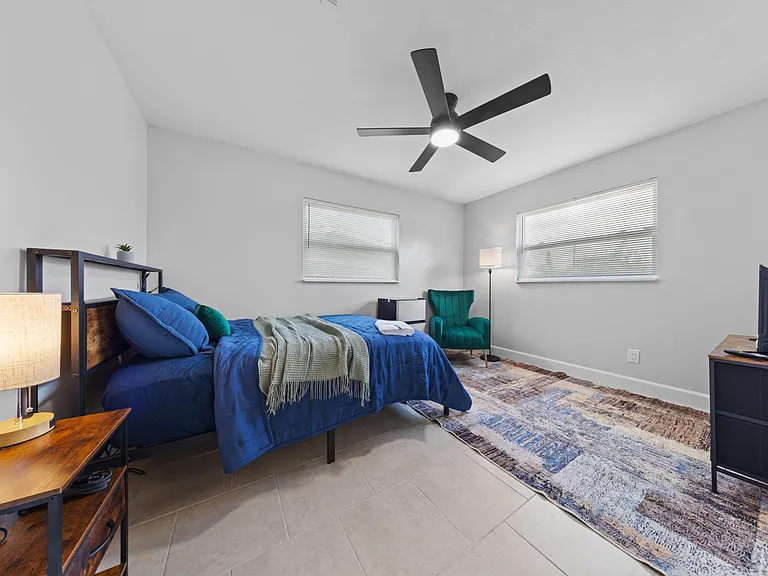 $200/week bed, TV, mini fridge, desk, Wi-Fi, utilities. Move in with just your clothes.