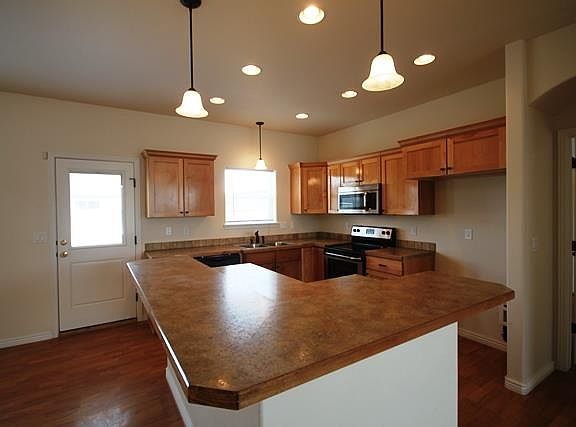 5th image of 331 W Cayuse Creek Dr
