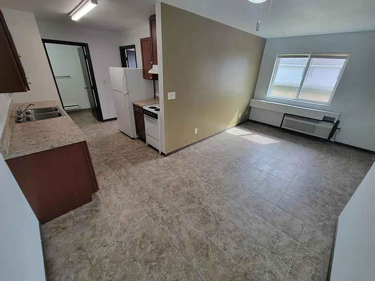 1711 La Crescent St #116 — Photo 1