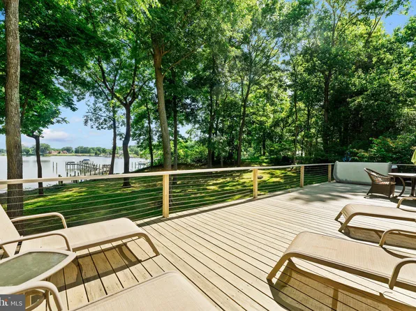 732 Quiet Harbor Dr, Hague, VA 22469