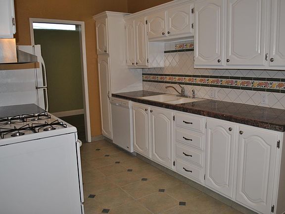4th image of 1478 Amesbury Way
