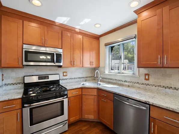 227-16 Hillside Avenue image 15 of 23