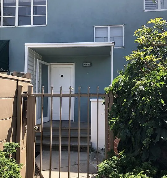 5249 1/2 Village Grn — Photo 2