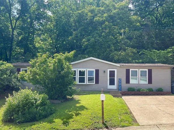 1741 Spruce Dr, High Ridge, MO 63049