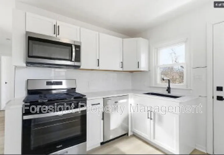 1582 Vendome Dr S — Photo 4