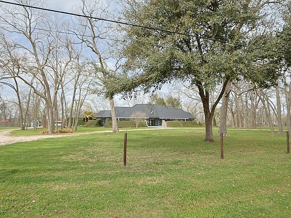 2nd image of 1504 Half Moon Dr