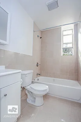 Rented by Jonis Realty | media 8