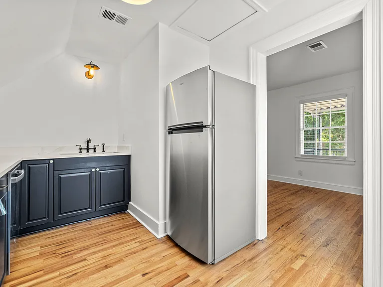 903 Carolyn Ave #B — Photo 8
