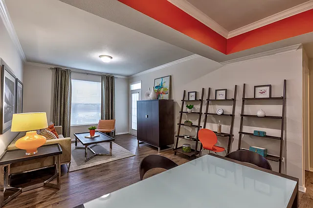 Hickory Point Apartments — Photo 9