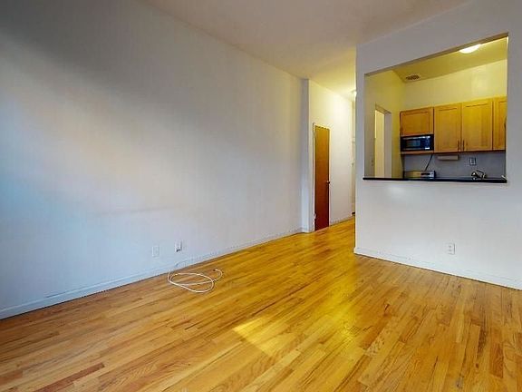 3rd image of 318 E 89th St #2FW