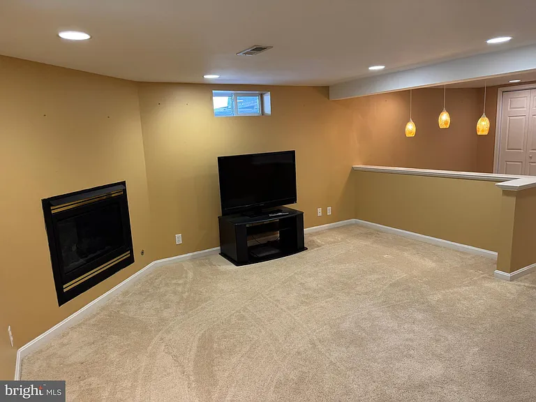 2906 Breezy Ter — Photo 11