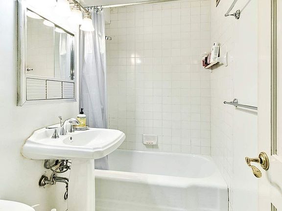 5th image of 10 W 15th St APT 714