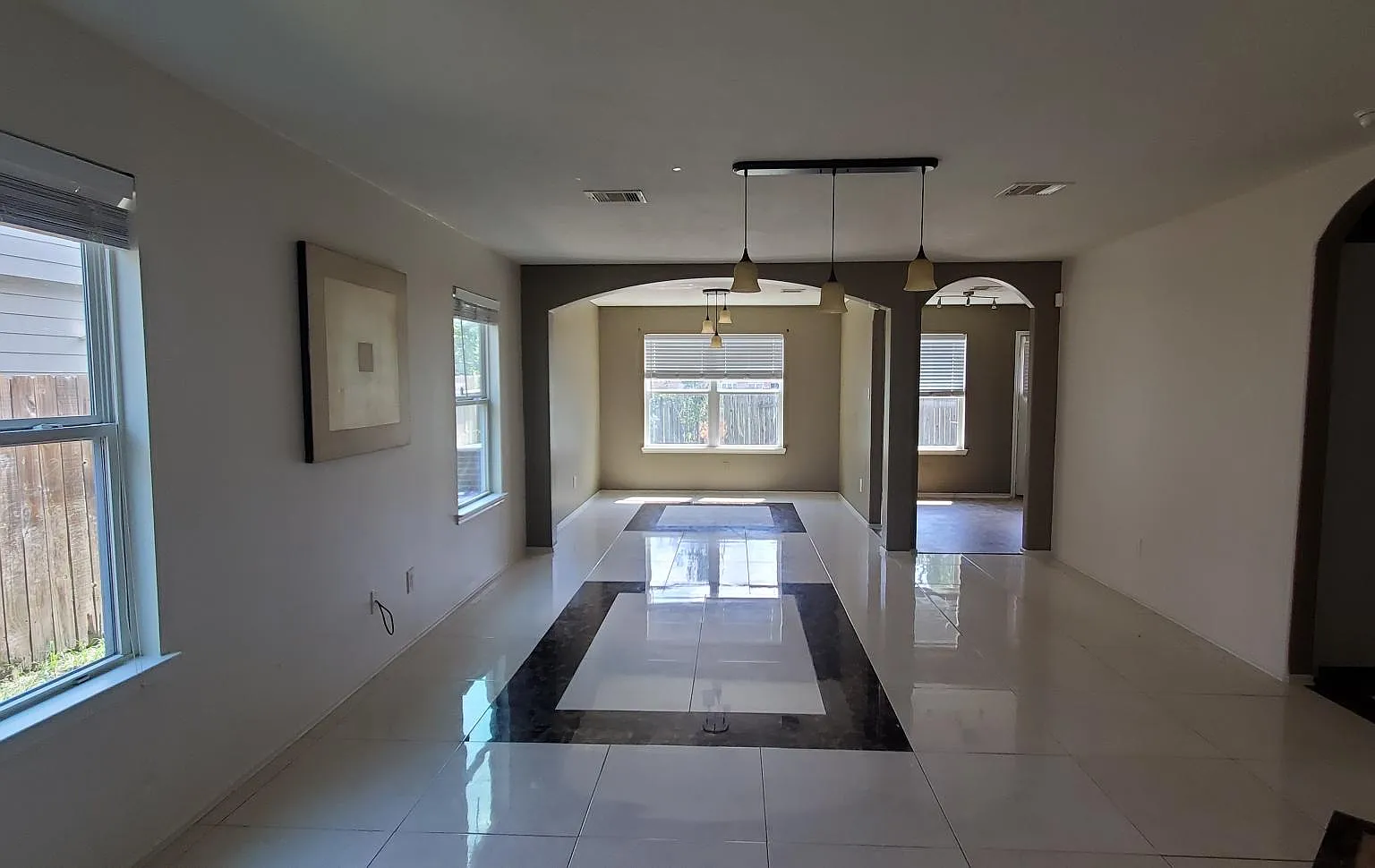 4 bed, 2210 sqft, $2,600 — Photo 2