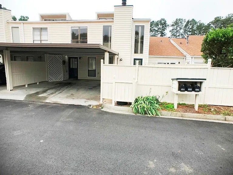 693 Serramonte Dr — Photo 14