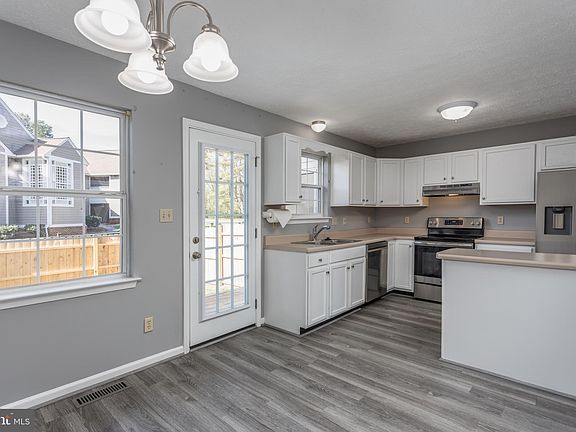 3rd image of 2947 Sorrell Ct