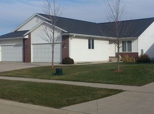 520 Lincoln Dr #14B, Center Point, IA 52213