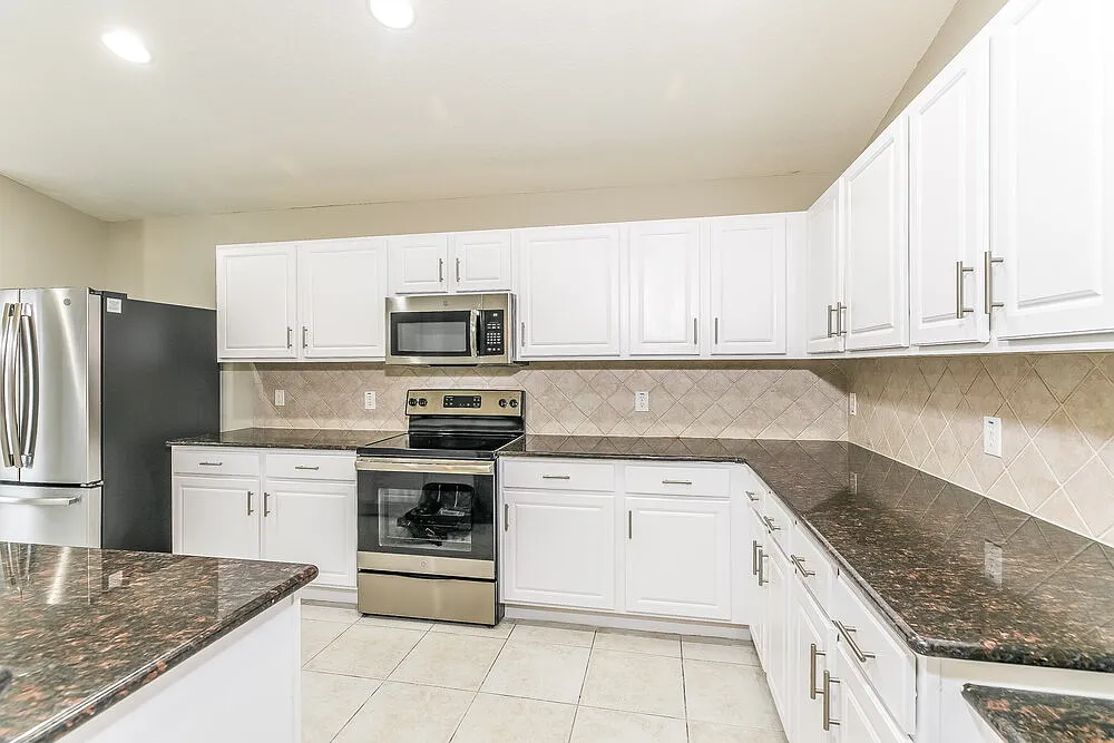 4 bed, 2.0 bath, 2014 sqft, $2,565 — Photo 3