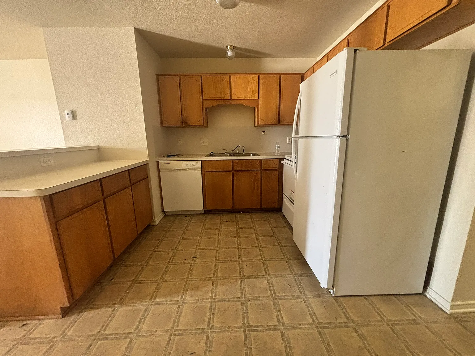 2 bed, 1.5 bath, 950 sqft, $795 — Photo 3