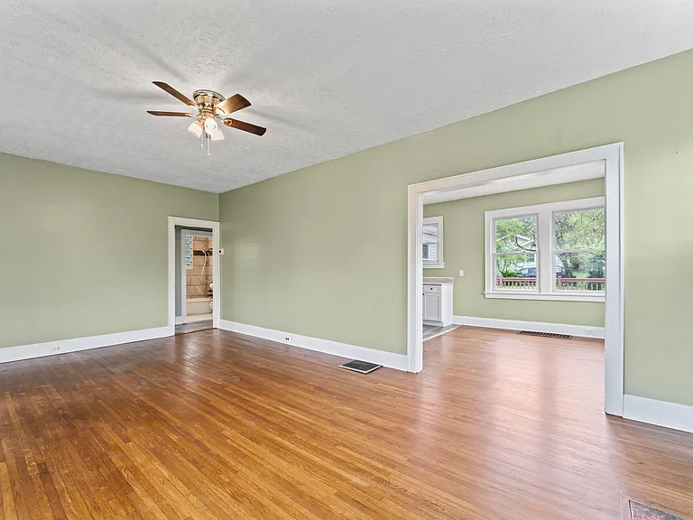 4421 Immanuel St — Photo 7