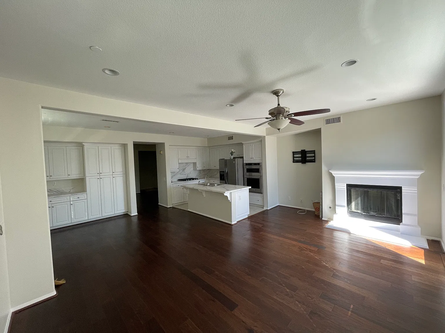 3 bed, 2.5 bath, 2169 sqft, $4,895 — Photo 4