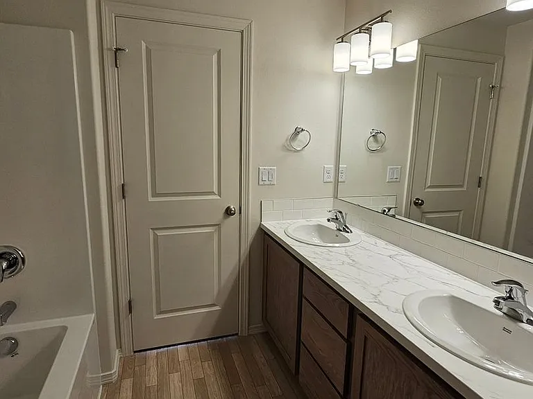 551 SE Polaris St — Photo 7