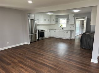 25667 N Diamond Lake Rd APT 1, Mundelein, IL 60060