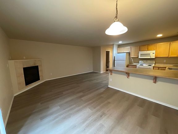 2nd image of 1521-1527 NE 8th St #1525