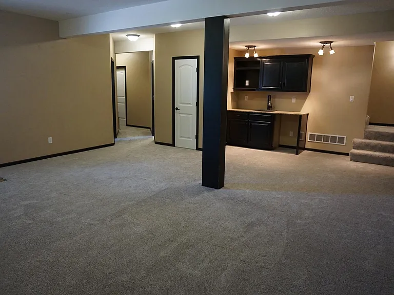 1403 Nottingham Dr — Photo 32