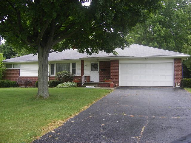 1st image of 904 Forest Lawn Dr