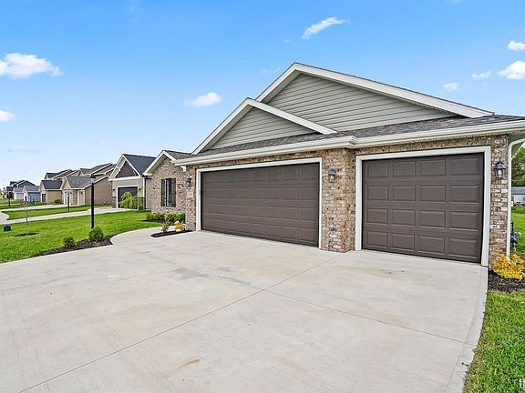 4th image of 909 Jennifer Dr